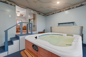 Interior - 30 NIGHT MINIMUM, WOW Views, Glamorous (WillapaBay) (Long Beach)
