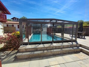 حمّام سباحة خارجي، حمّام سباحة مُدفَّأ