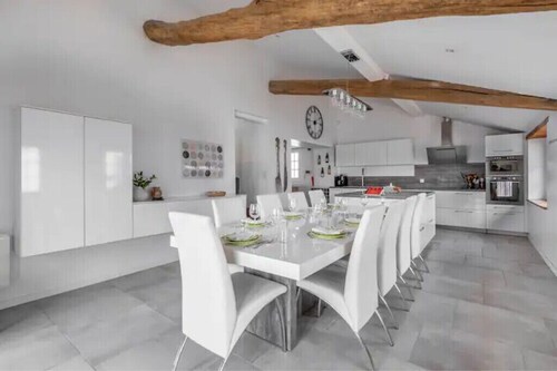 Built 1610, Renovated 2022-Stroll to Town-Heated Pool-Parking-Walk to town-Pets