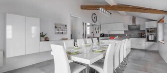 Built 1610, Renovated 2022-Stroll to Town-Heated Pool-Parking-Walk to town-Pets