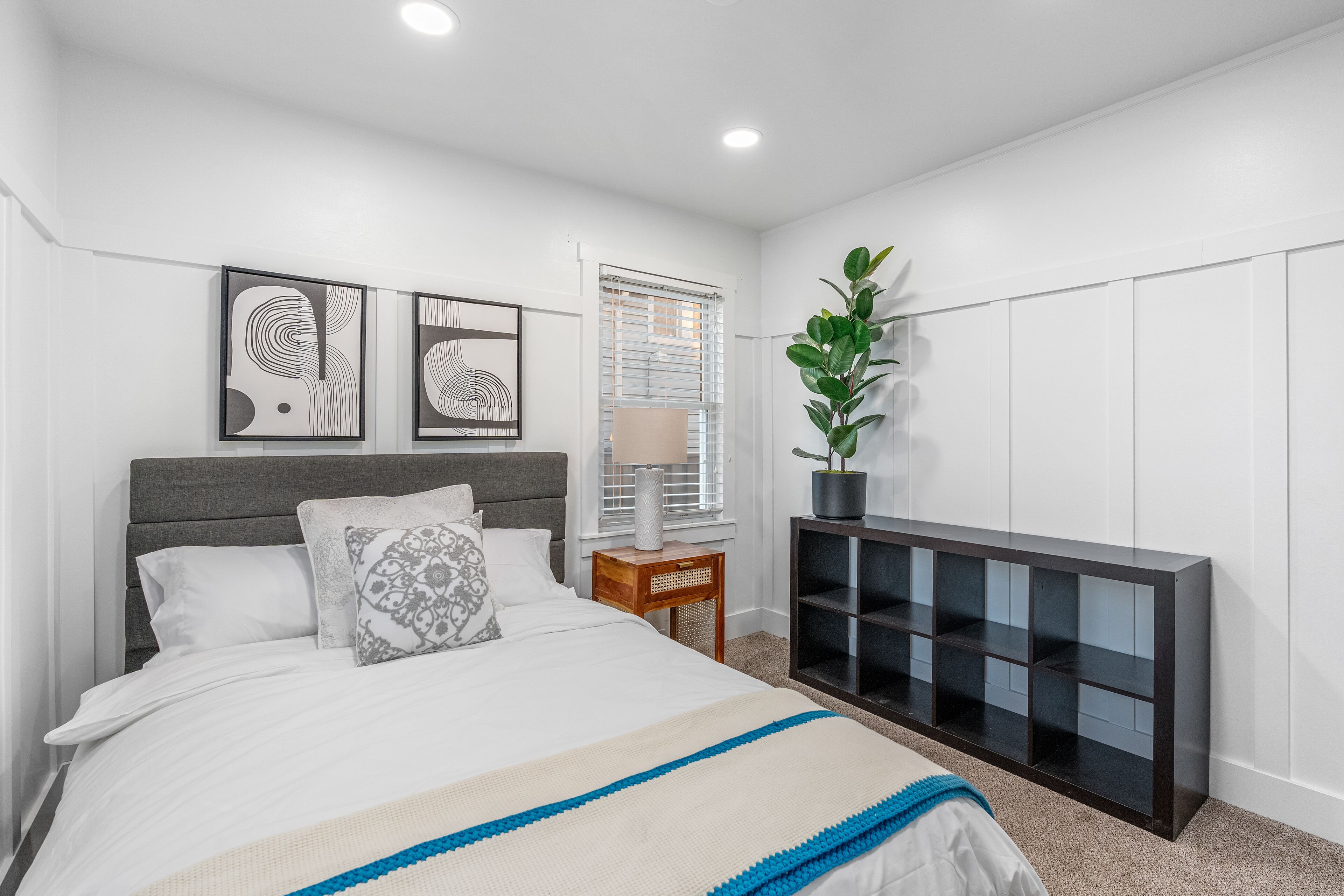 5 bedrooms, WiFi, bed sheets