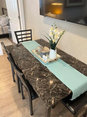 Dining - Chic & intimate 2 bedroom (Brighton)