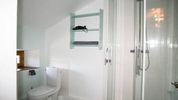 Classic Double Room, 1 Queen Bed (Opale) | Bathroom | Rainfall showerhead, hair dryer, towels, soap