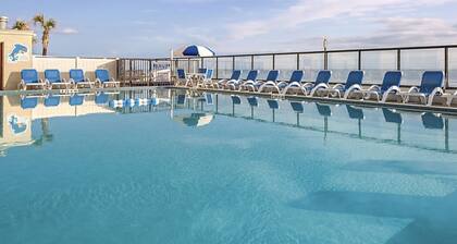 One Bedroom, Ocean Front, Luxury Condo, Daytona Beach, FL (3312675)