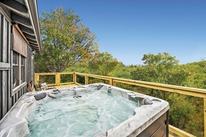 Tina de hidromasaje al aire libre