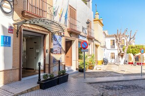 Mặt tiền nơi lưu trú