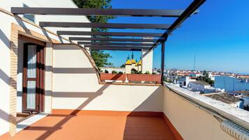 Panorama tweepersoonskamer, 1 tweepersoonsbed of 2 eenpersoonsbedden, terras | Terras