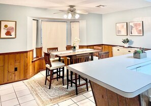 Dining - Lovely Metairie 1600sft Loft 10 mnts to Hospitals! (Metairie)