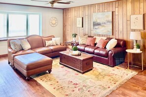 Smart TV - Lovely Metairie 1600sft Loft 10 mnts to Hospitals! (Metairie)
