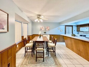 Dining - Lovely Metairie 1600sft Loft 10 mnts to Hospitals! (Metairie)