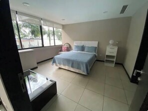 2 bedrooms, iron/ironing board, free WiFi, bed sheets - Perfect Family Stay, 2 Beds Las Penas - Bellini! (Guayaquil)