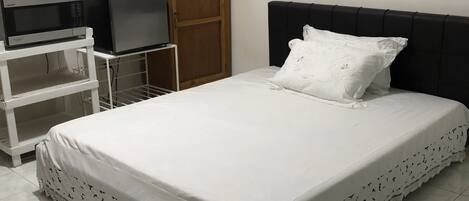 1 Schlafzimmer, Schreibtisch, WLAN, Bettwäsche