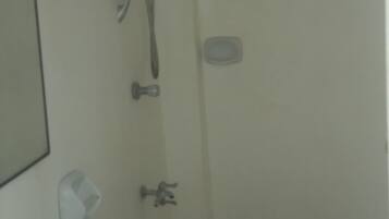 Handtücher, Seife, Shampoo, Toilettenpapier