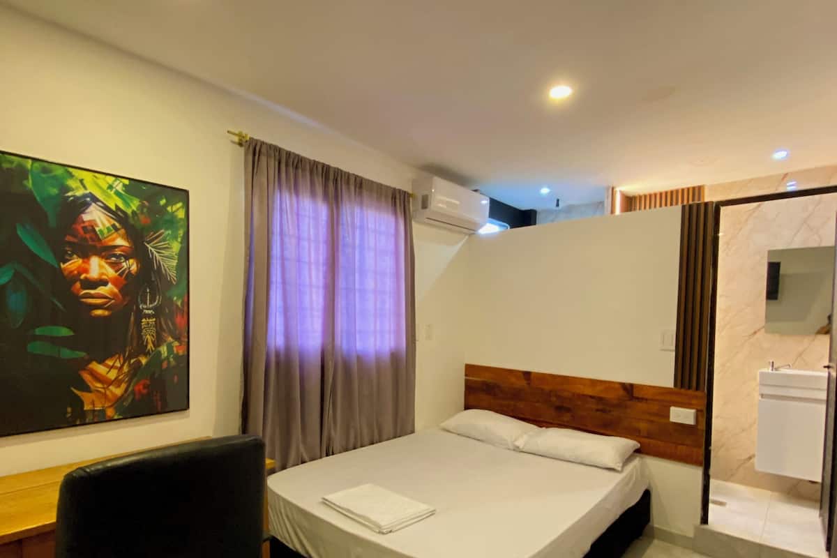 Comfort Room | Hypo-allergenic bedding, individually decorated, blackout drapes