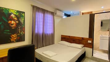 Comfort Room | Hypo-allergenic bedding, individually decorated, blackout drapes