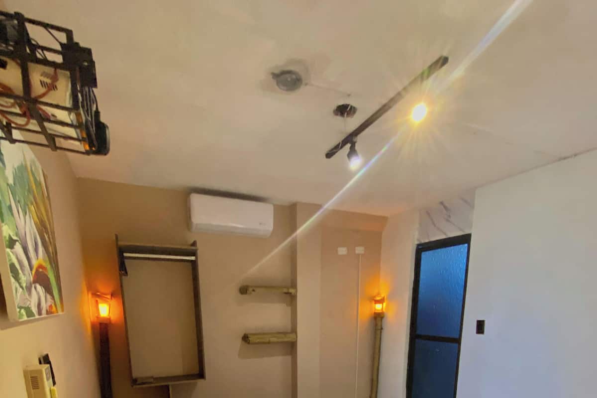 Comfort Room | Hypo-allergenic bedding available, blackout drapes, WiFi (free)