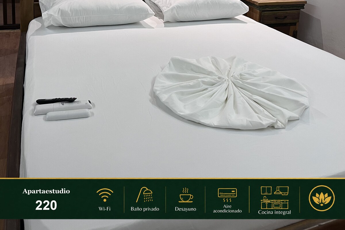 Comfort Studio Suite, Garden View | Hypo-allergenic bedding available, blackout drapes, WiFi (free)
