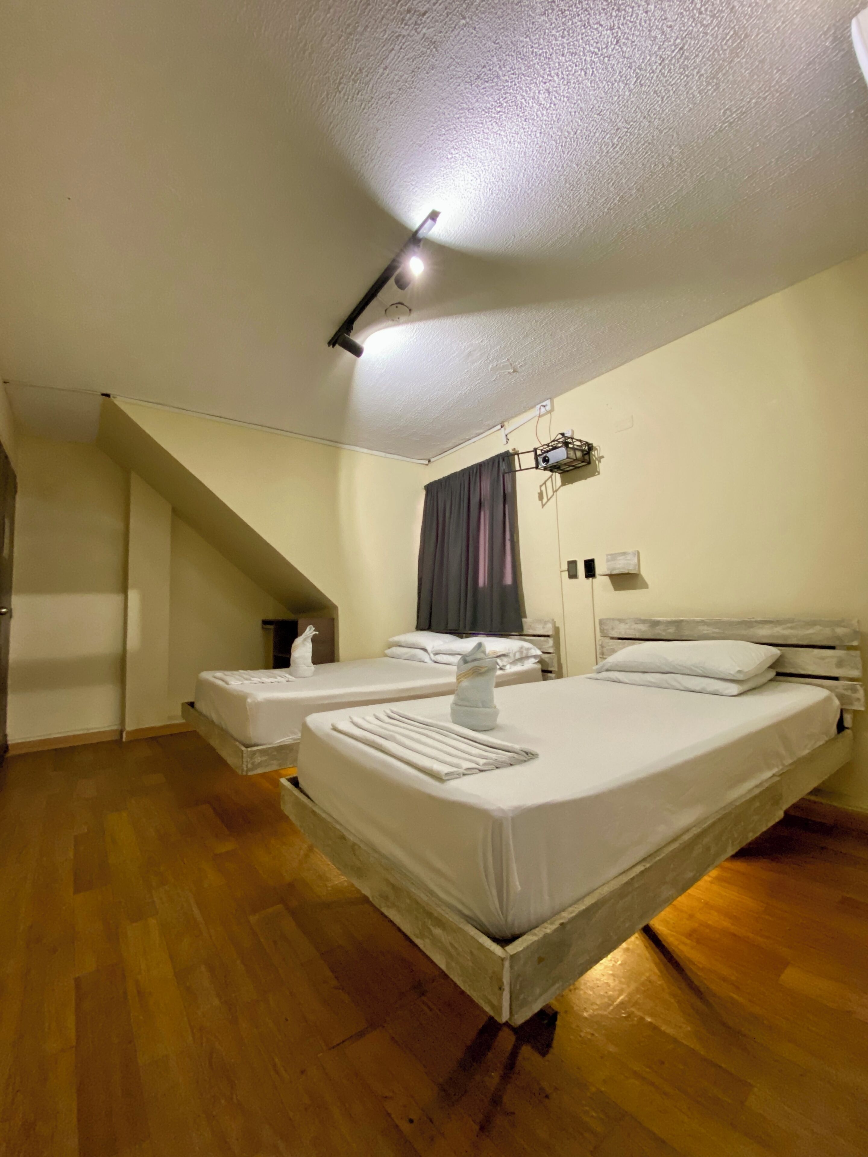 Family Room | Hypo-allergenic bedding, individually decorated, blackout drapes