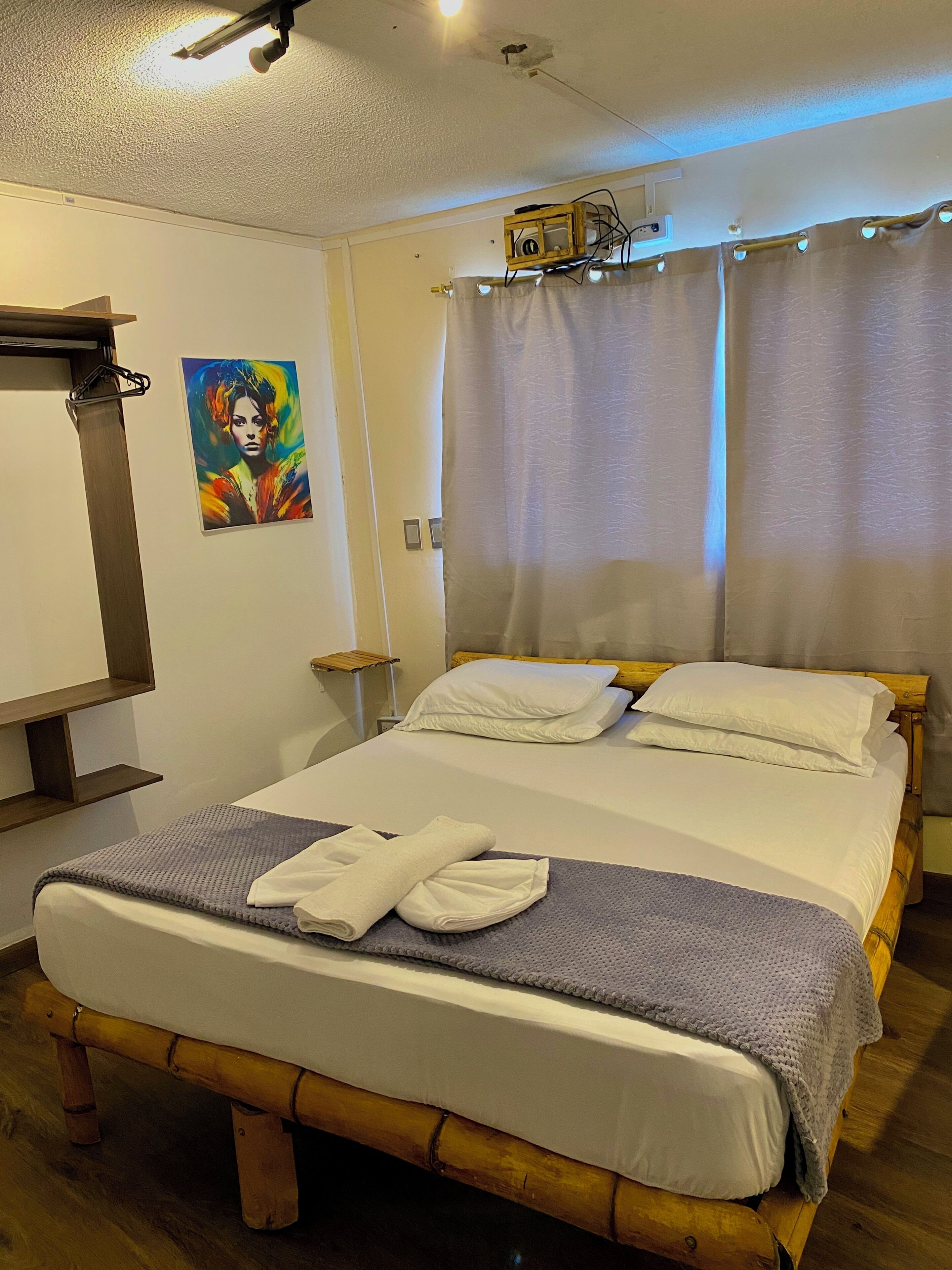 Comfort Room | Hypo-allergenic bedding, individually decorated, blackout drapes