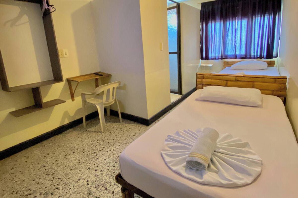Basic Twin Room | Hypo-allergenic bedding available, blackout drapes, WiFi (free)