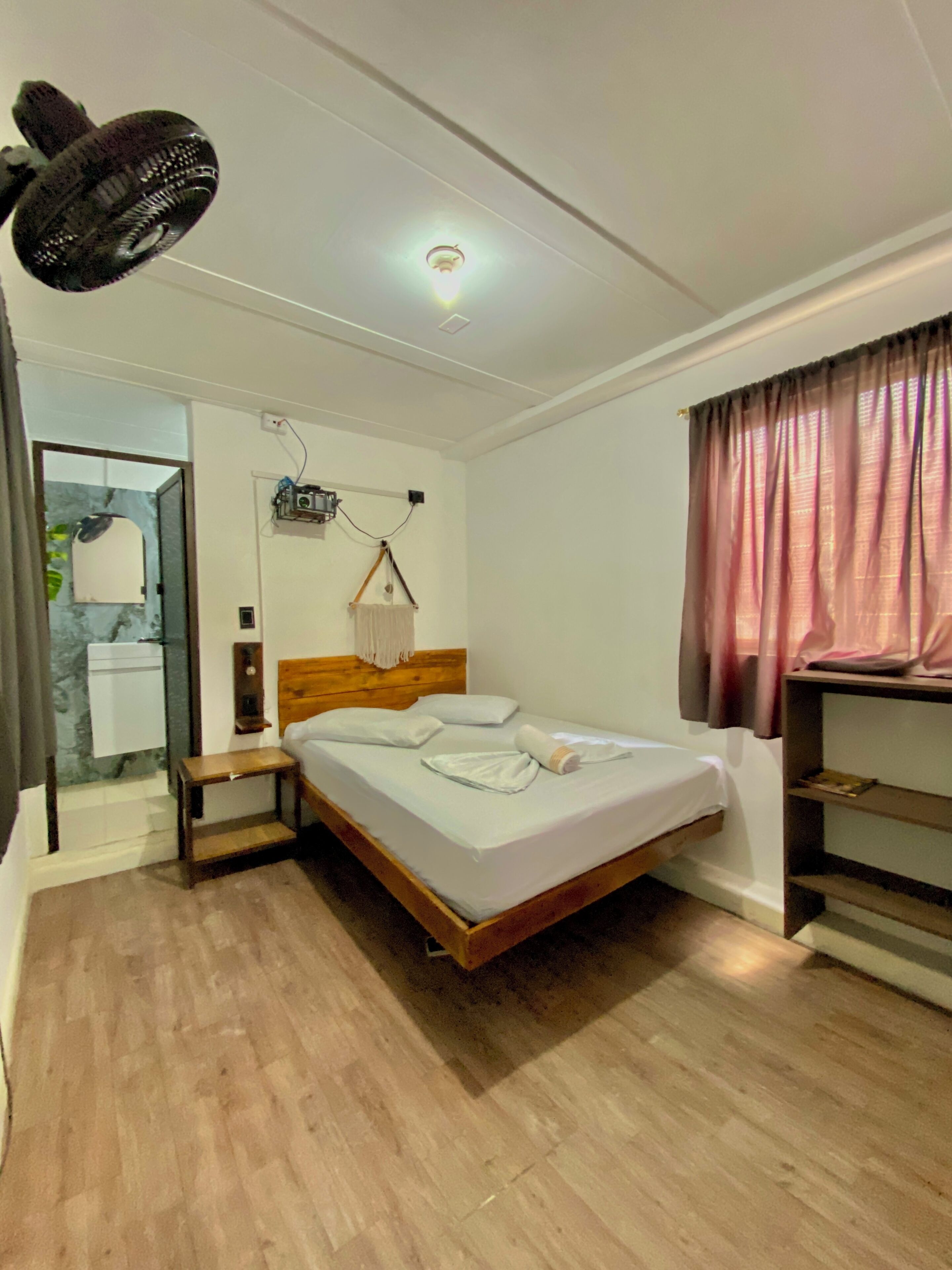 Habitació doble estàndard | Roba de llit hipoal·lergògena, decoració individual i cortines opaques 