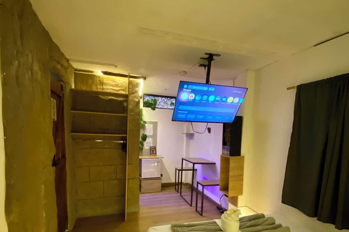 Exclusive Studio Suite | Hypo-allergenic bedding, individually decorated, blackout drapes