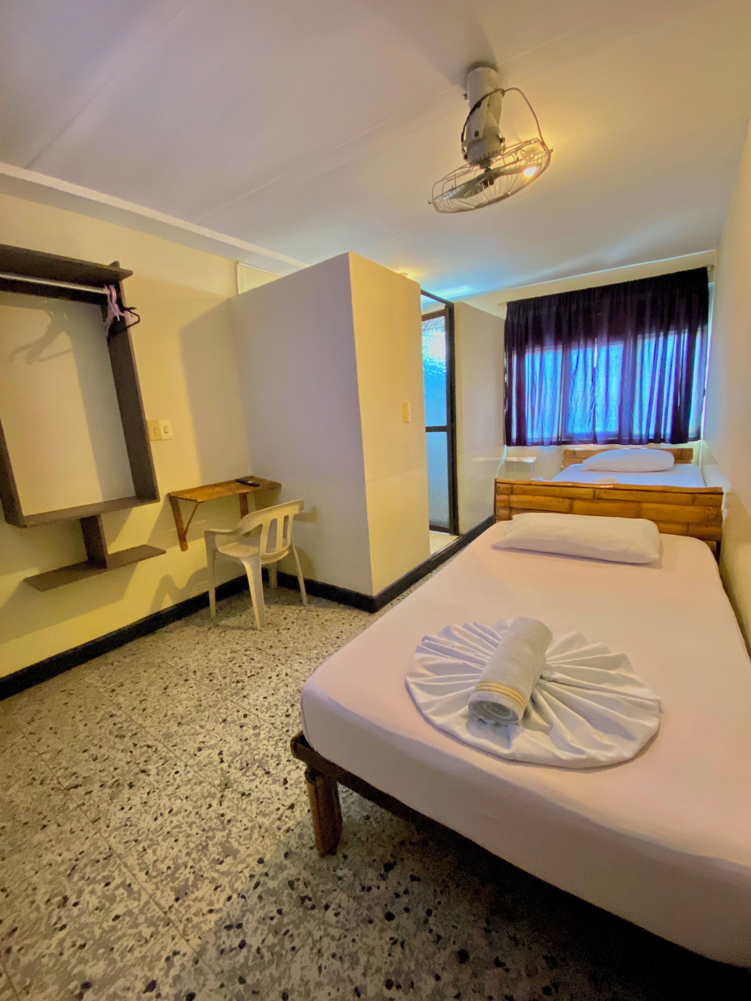 Basic Twin Room | Hypo-allergenic bedding, individually decorated, blackout drapes