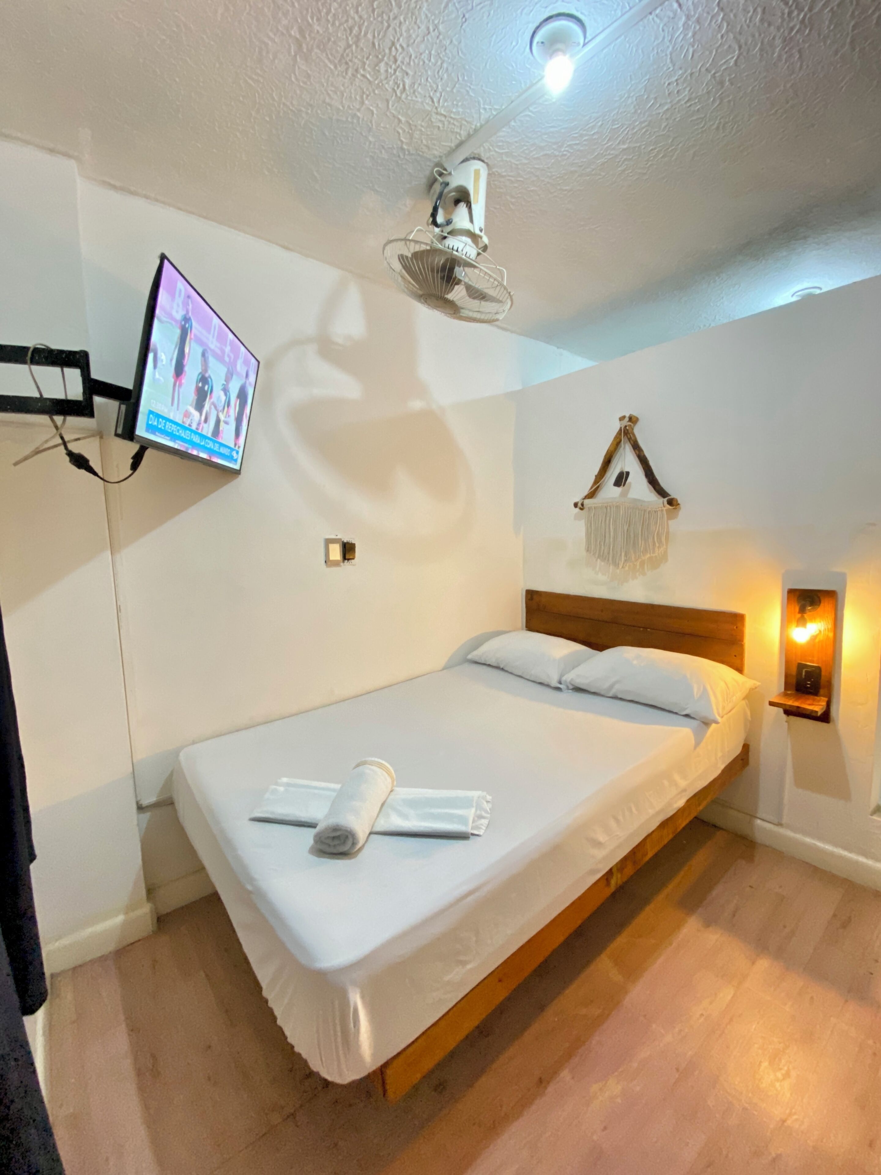 Economy Room | Hypo-allergenic bedding, individually decorated, blackout drapes