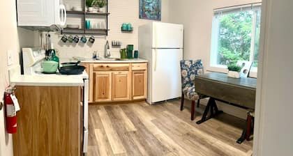 Marathon Historic Apartments- heart of downtown-View-1 bedroom sleeps 4