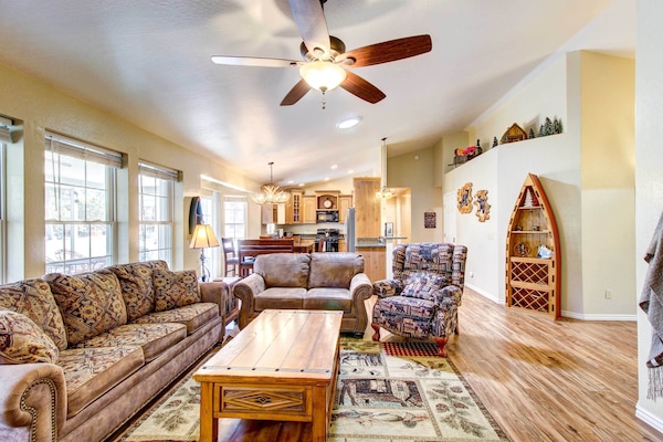 Show Low Vacation Rental | 3BR | 2BA | 1,690 Sq Ft | Steps Required to Enter