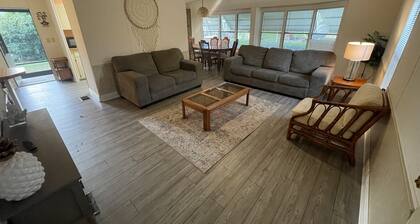 Nice quiet home just minutes by boat to Silver Glen, Salt Springs