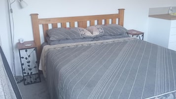 1 chambre, bureau, Wi-Fi gratuit, draps fournis