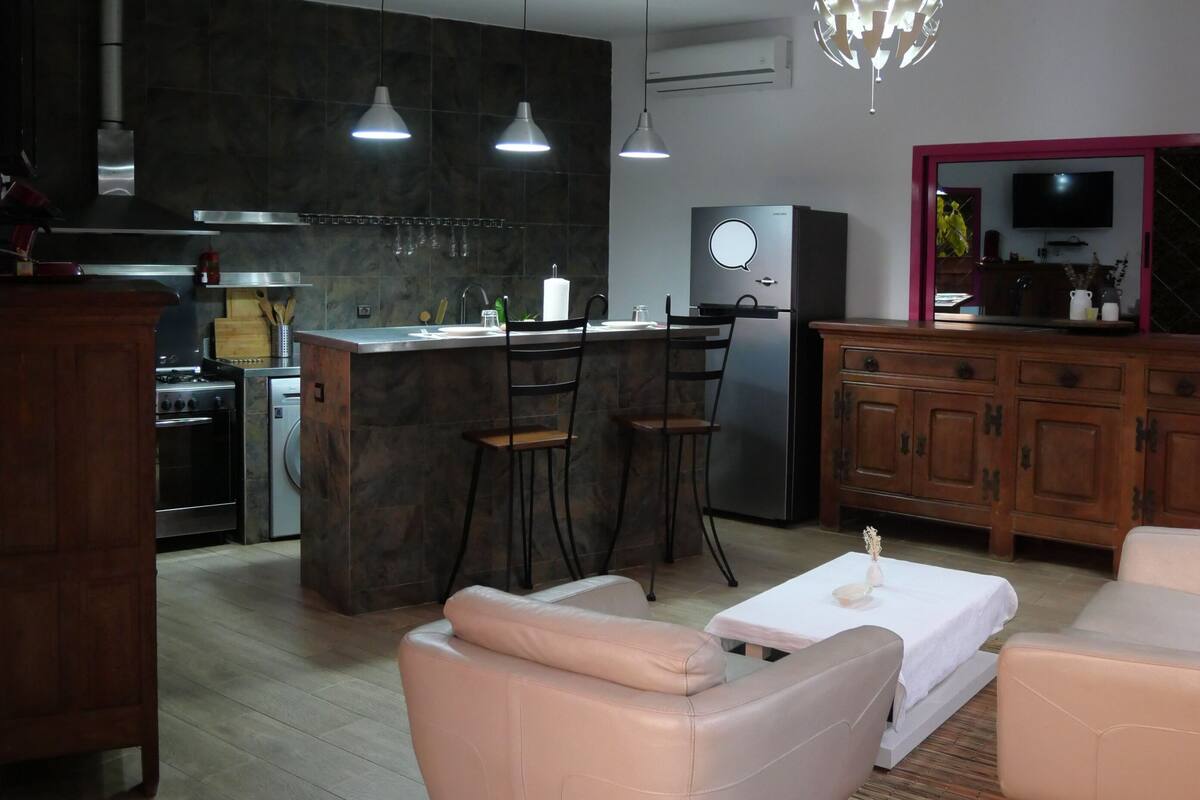 Apartemen Desain | Area keluarga | TV layar datar