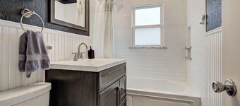 Welcoming 2-bedroom house in charming Enid.