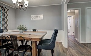 Dining - Welcoming 2-bedroom house in charming Enid. (Enid)