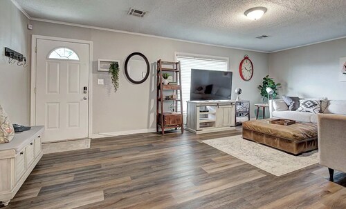 Welcoming 2-bedroom house in charming Enid.