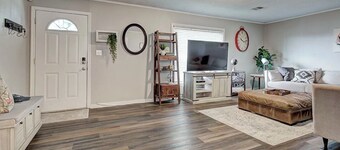 Welcoming 2-bedroom house in charming Enid.