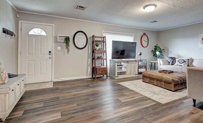 Welcoming 2-bedroom house in charming Enid.