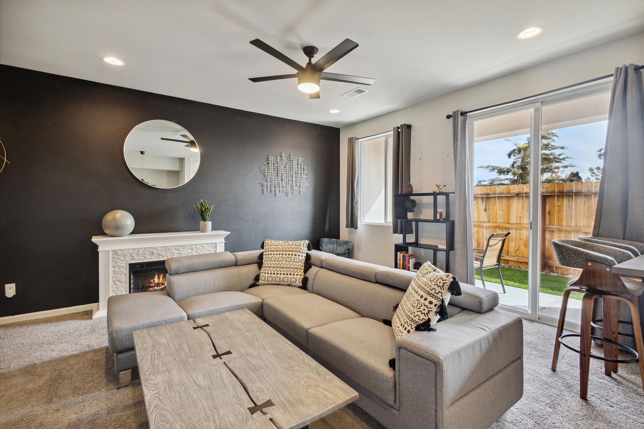 Smart TV, computer monitors