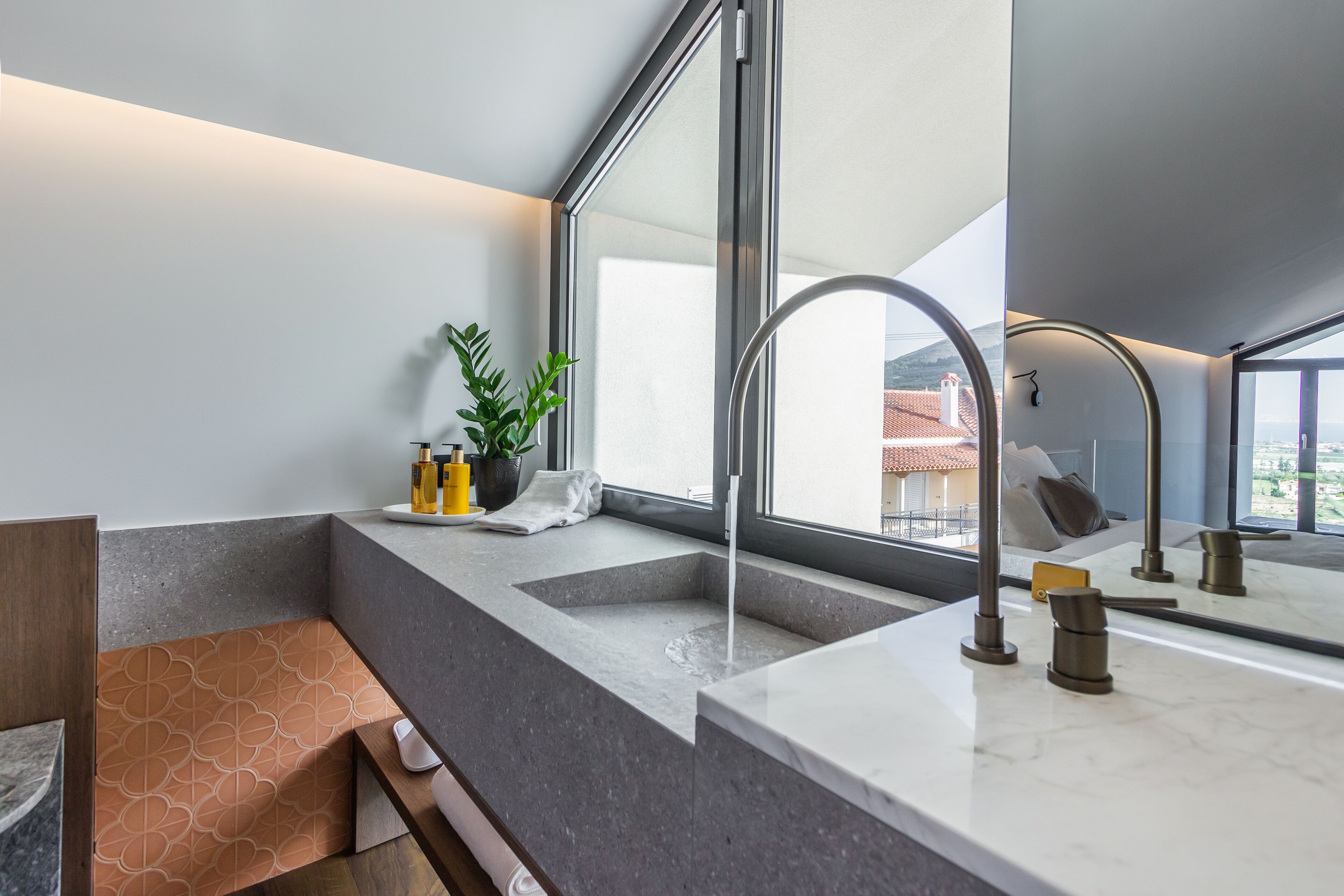 Egyptian cotton sheets, premium bedding, pillowtop beds, minibar