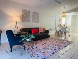 Living area - Cozy Family Home Near Legoland (Winter Haven)