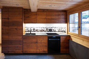 Fridge, stovetop, dishwasher, coffee/tea maker