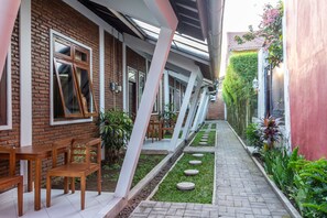 Property grounds - Rifka Annisa Guesthouse (Yogyakarta)