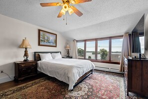 3 makuuhuonetta, silitysrauta/-lauta, ilmainen Wi-Fi, vuodevaatteet