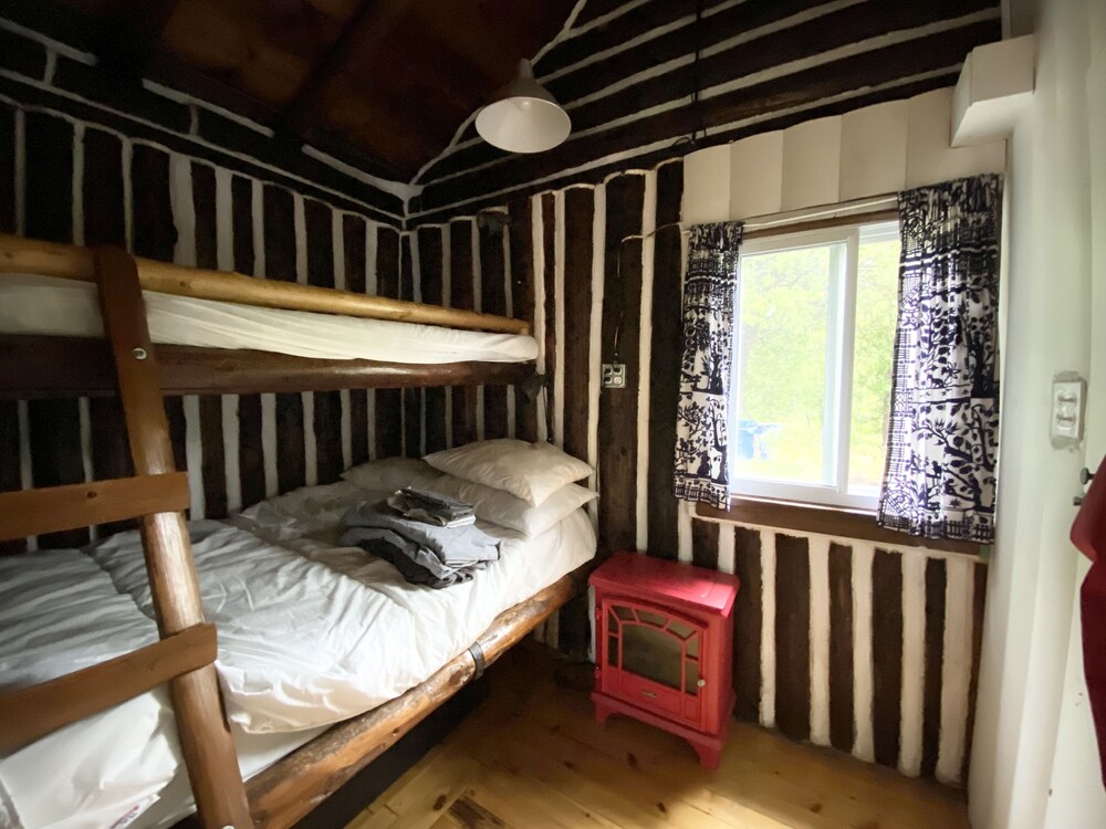 Waterfront Log Cabin at the shores of Mosque Lake! North Frontenac Vrbo