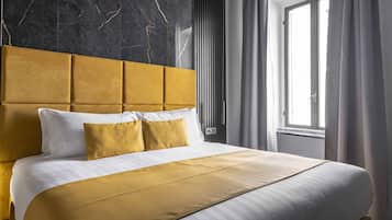 2 Schlafzimmer, hochwertige Bettwaren, Daunenbettdecken