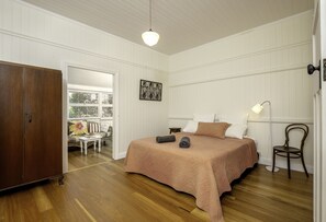 4 bedrooms, WiFi, bed sheets