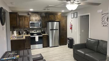 Family House | Private kitchen | Full-size fridge, microwave, oven, stovetop