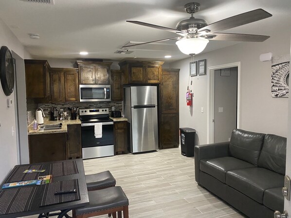 Family House | Private kitchen | Full-size fridge, microwave, oven, stovetop - T&G Vacation Property (Aransas Pass)