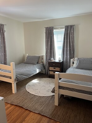 4 bedrooms, WiFi, bed sheets